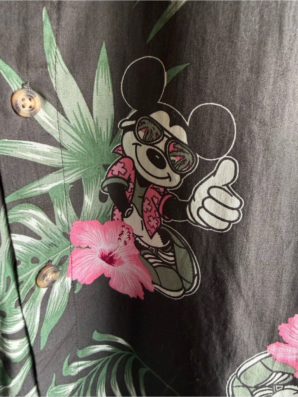 NWT Disney Neff Men’s Short Sleeve Mickey Mouse Tropical Button Down Size M - Picture 4 of 8